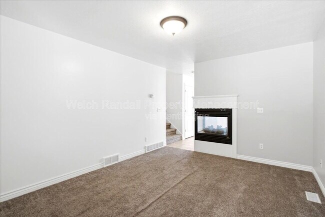 Building Photo - 672 E Clearwater Dr N