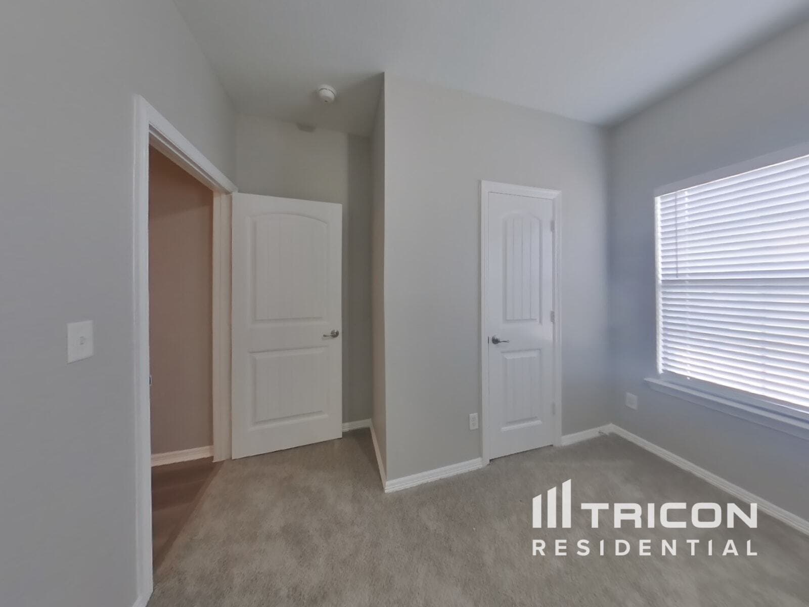 Building Photo - 511 Wolf Dr