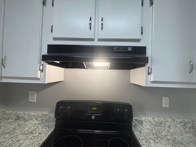 Building Photo - 5756 Crievewood Dr