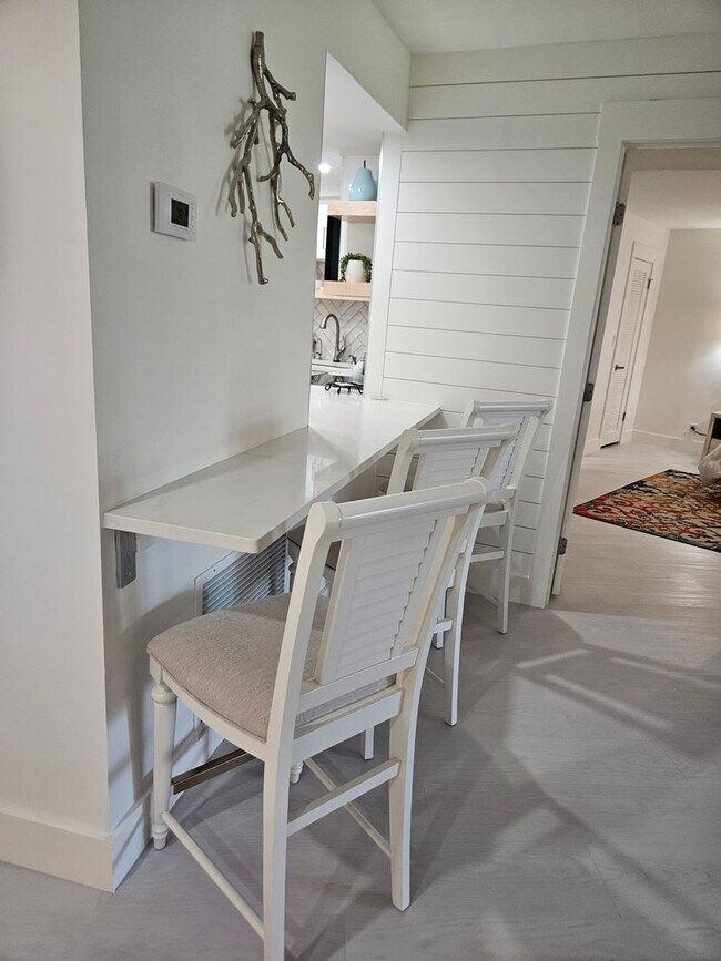 Building Photo - MODERN  SEASONAL VACATION CONDO