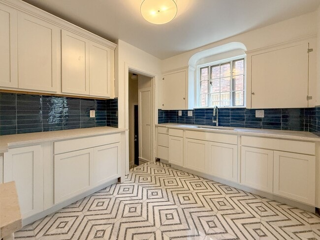 Building Photo - Newly Renovated 3 Bed 1 Bath Westside Home!