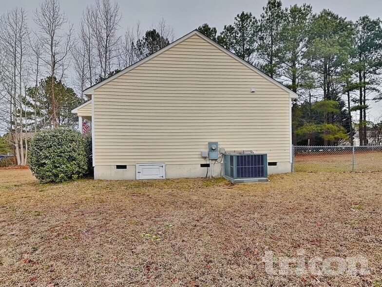 Building Photo - 105 Pinto Ln