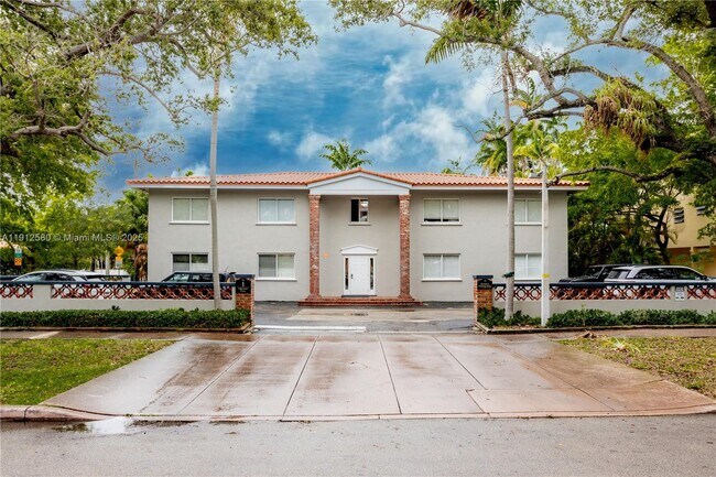 Building Photo - 1 Edgewater Dr