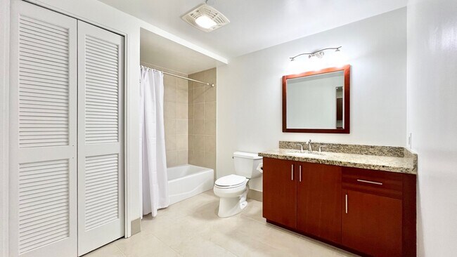 Building Photo - MOVE-IN READY 1 BED/1 BATH/1 PRKG IN 909! ...
