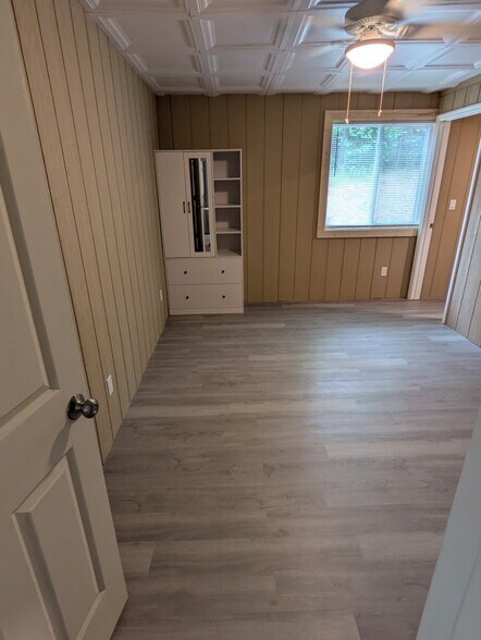 Building Photo - 861 Pinewood Dr