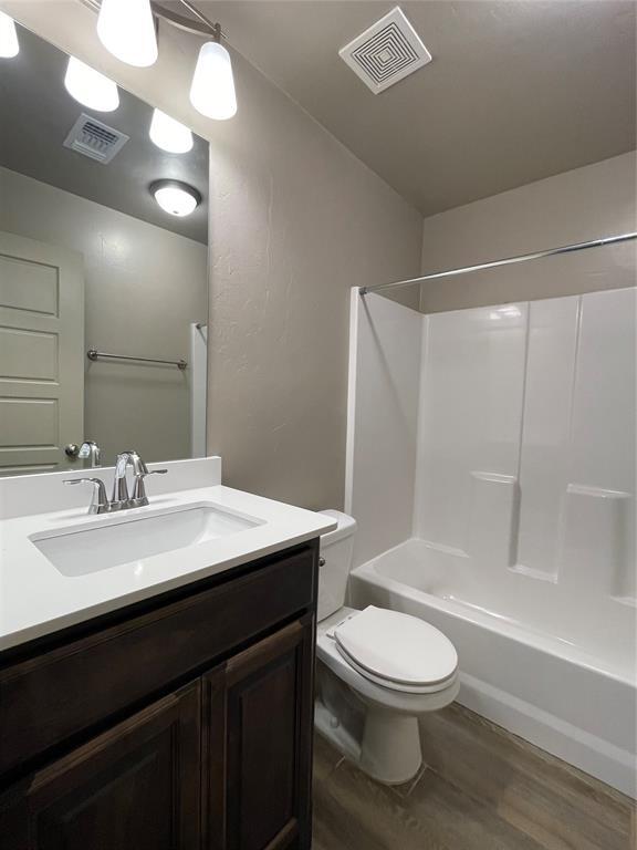 Building Photo - 2033 Sara Vista Dr