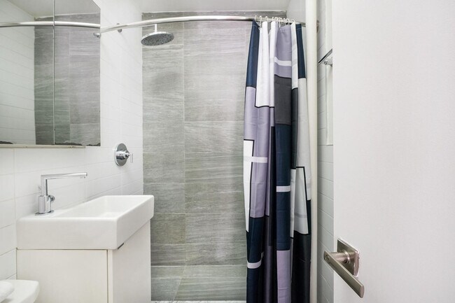 Building Photo - 45 E 33rd St