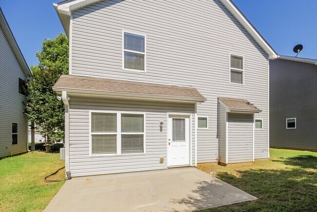 Building Photo - 25 Oakbrook Dr
