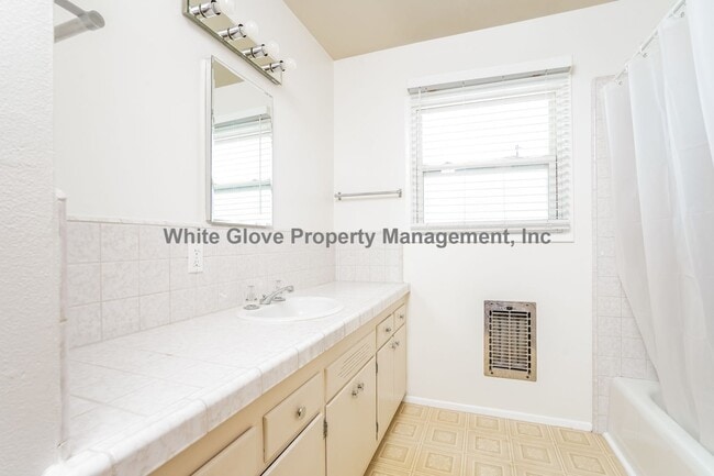 Building Photo - 2 Bedroom Torrance Home