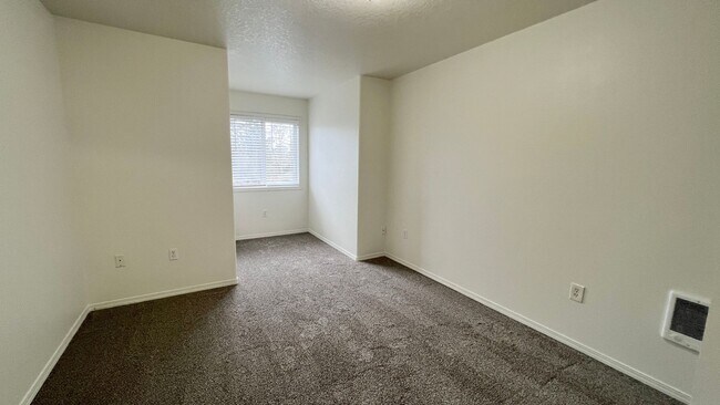 Building Photo - 1536 S Main Ave