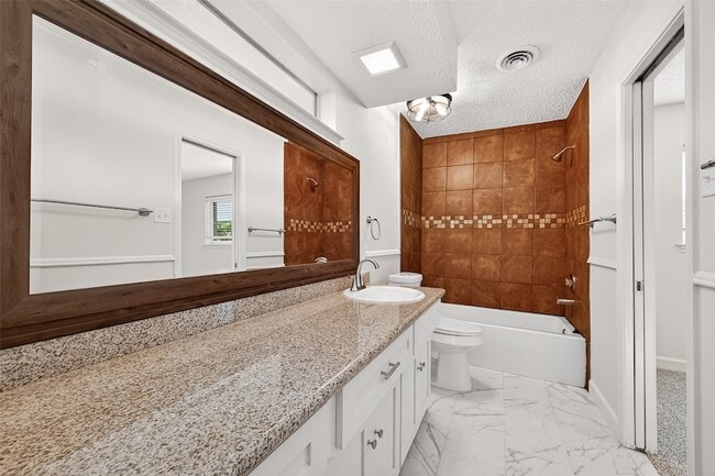 Building Photo - 10602 Longmont Dr