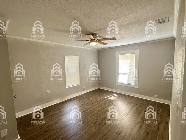 Building Photo - 708 Grayson St