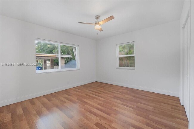 Building Photo - 613 NE 17th Terrace