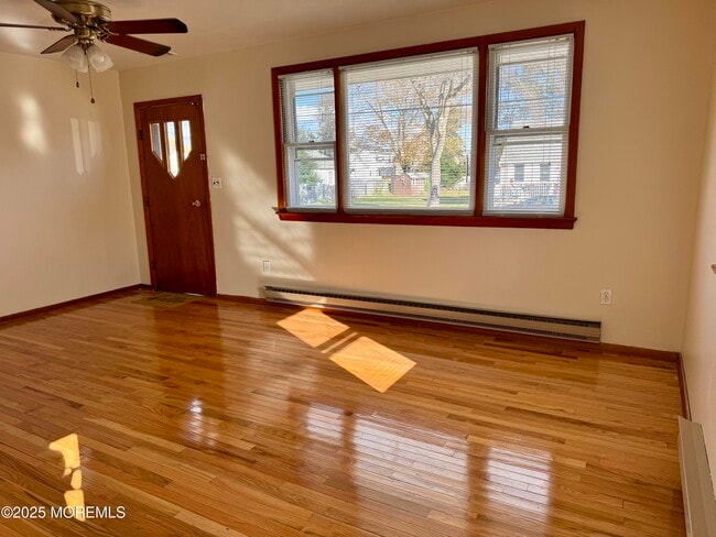 Building Photo - 520 Lloyd Rd