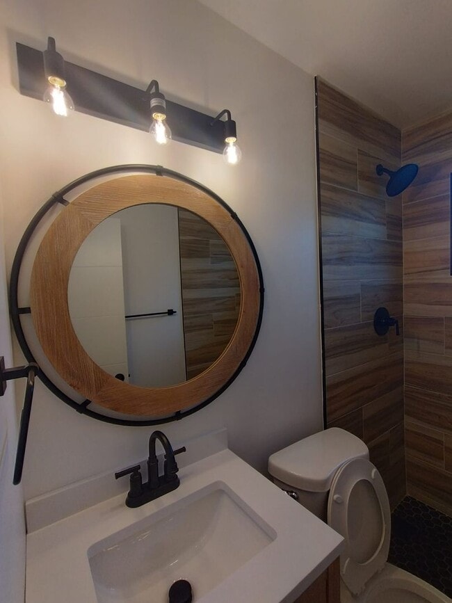 Building Photo - Beautifully Updated 2-Bedroom Home in Prim...