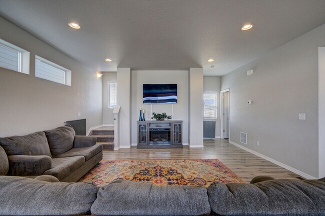 Building Photo - 11140 Feliz Wy