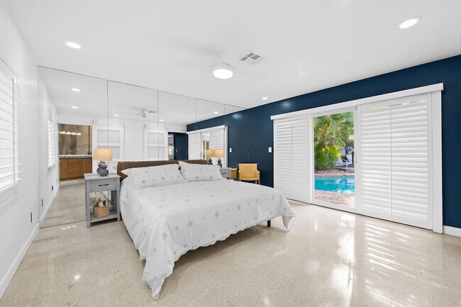 Building Photo - 2809 NE 25th St