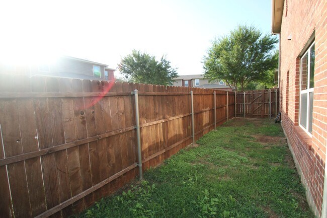 Building Photo - Little Piece of HEAVEN~3/2.5 Home w/ Open ...