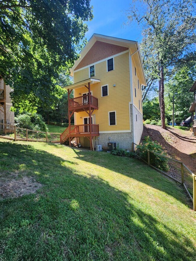 Building Photo - Montford Rental-Asheville