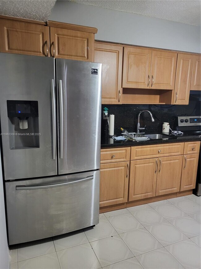 Building Photo - 1322 W 44th St