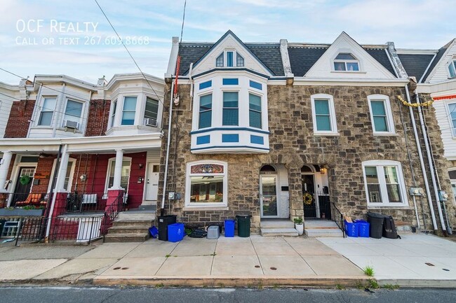 Building Photo - Gorgeous Large Manayunk Home with Parking