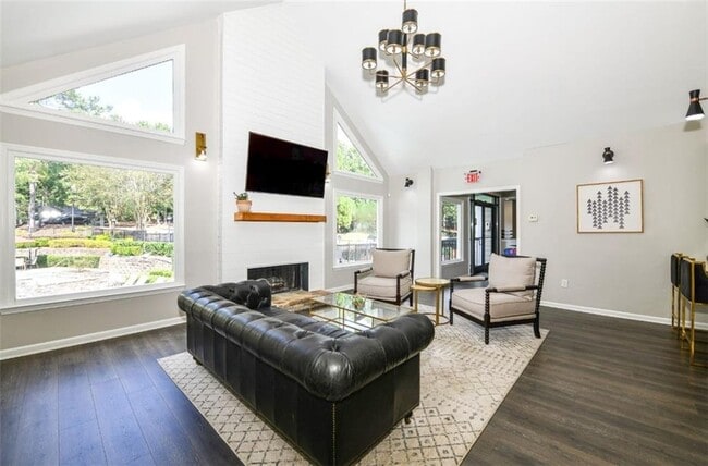 Building Photo - 670 Thornton Rd