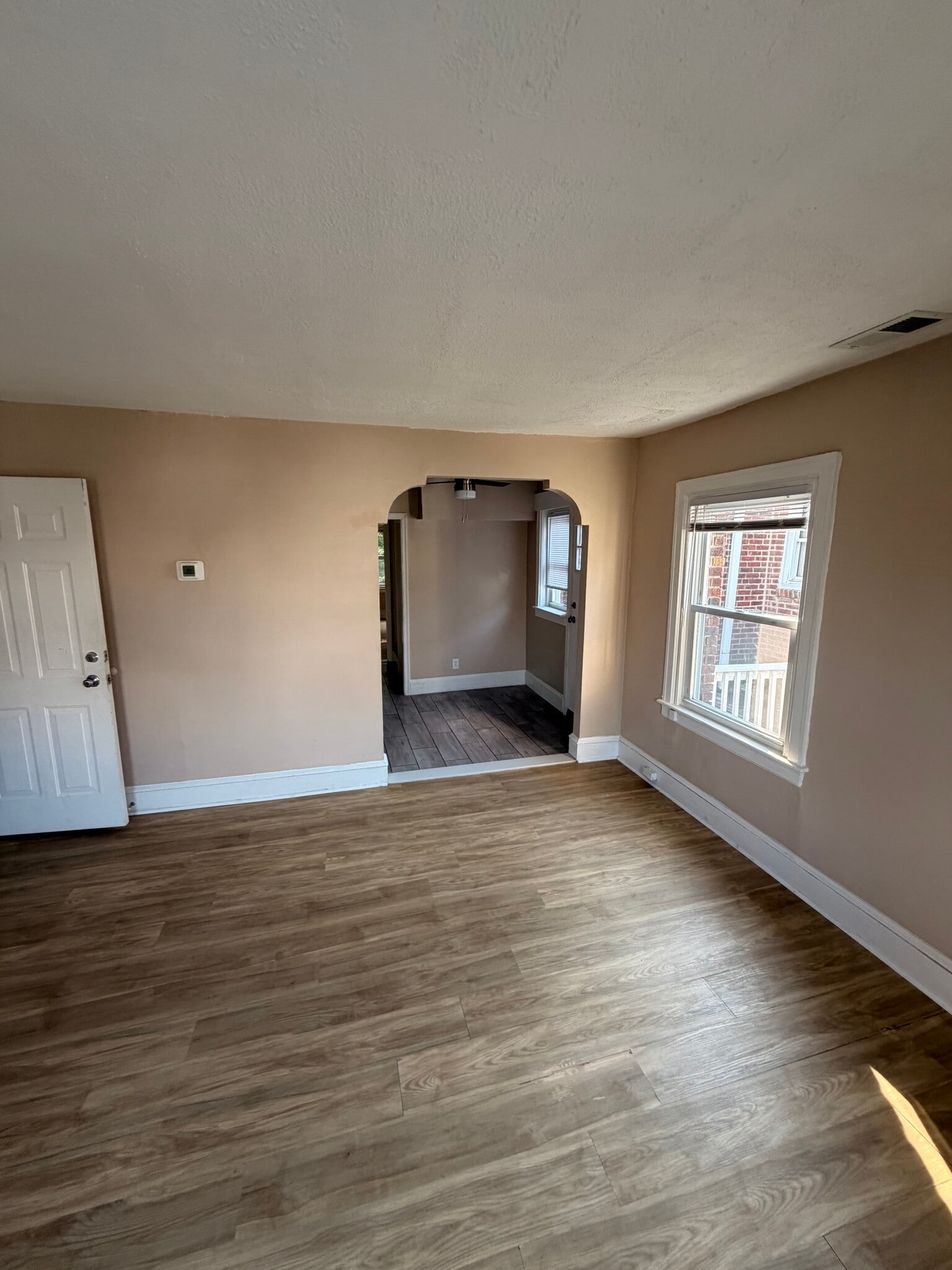 Building Photo - 204 W 35th St