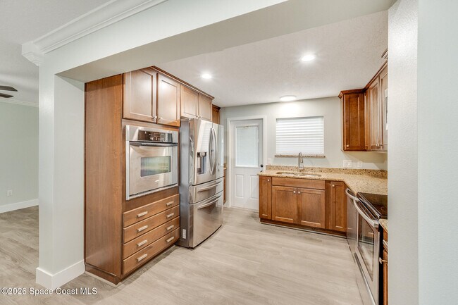 Building Photo - 645 Caiman St
