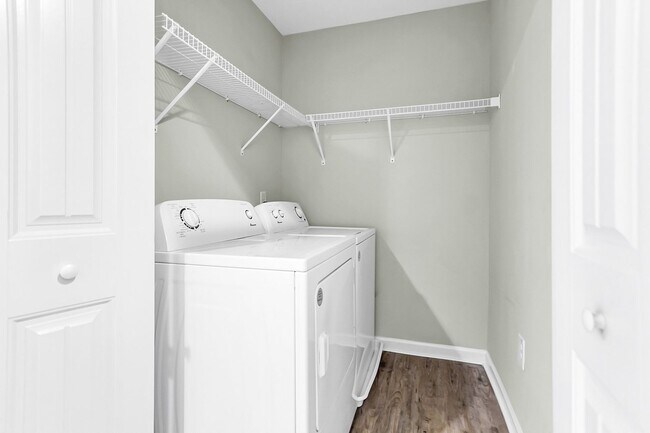 Building Photo - Beautiful Goose Creek Townhome!