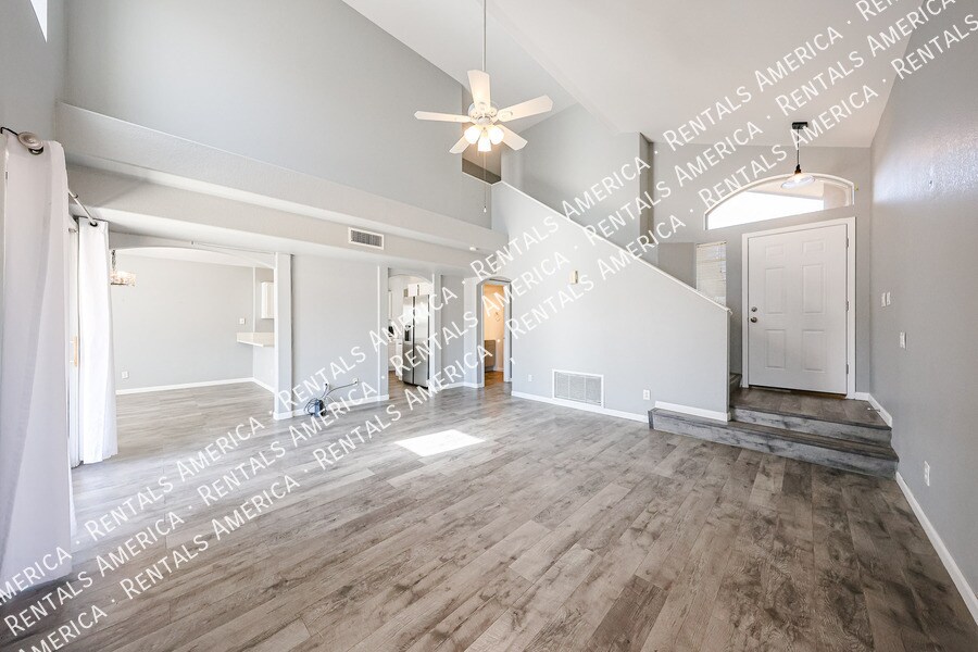 Building Photo - 15847 N 32nd Pl