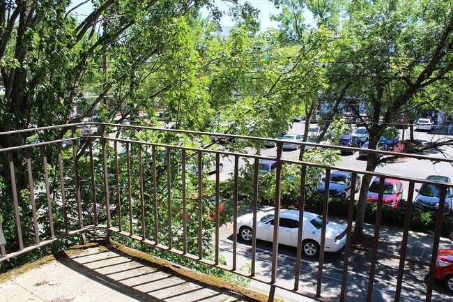 Building Photo - 1829 NW Lovejoy St