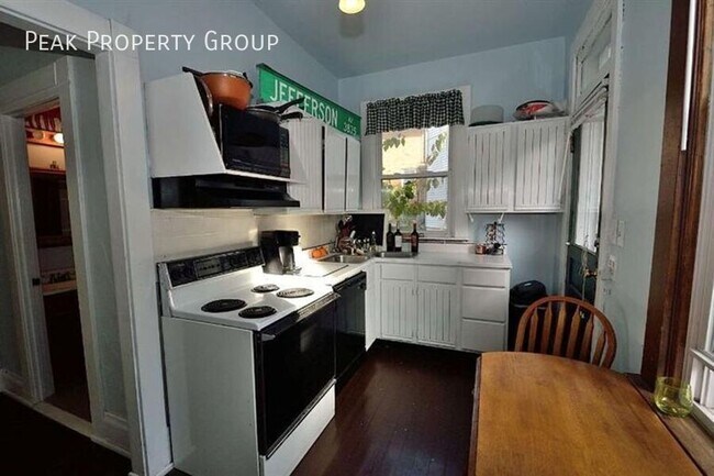 Building Photo - 2538 Vestry Ave