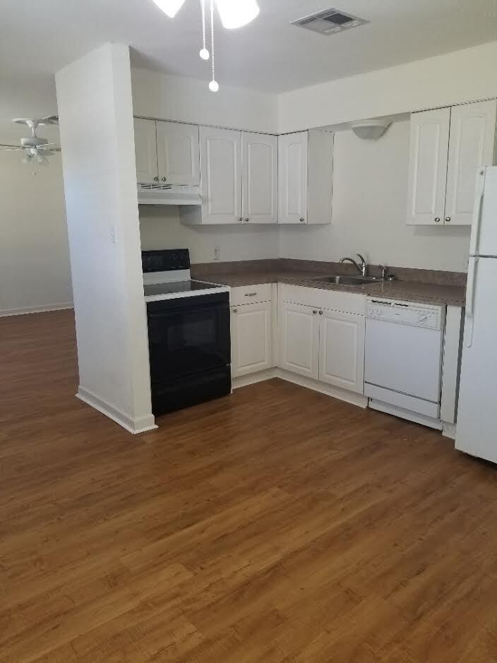 Building Photo - 3713 E Loyola Dr