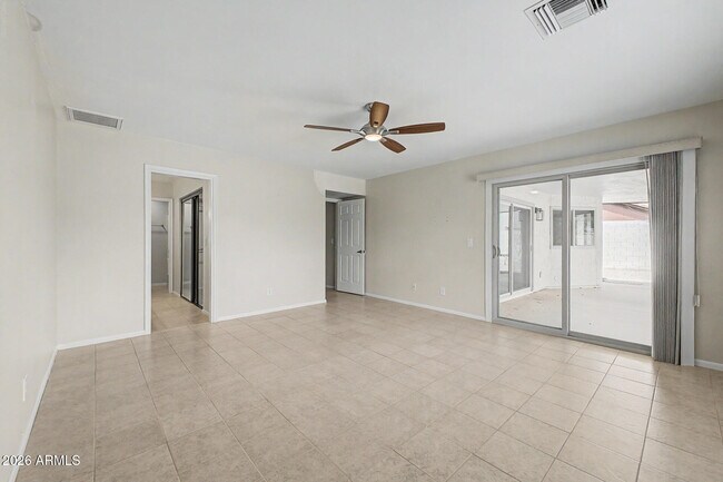 Building Photo - 907 N 85th Pl