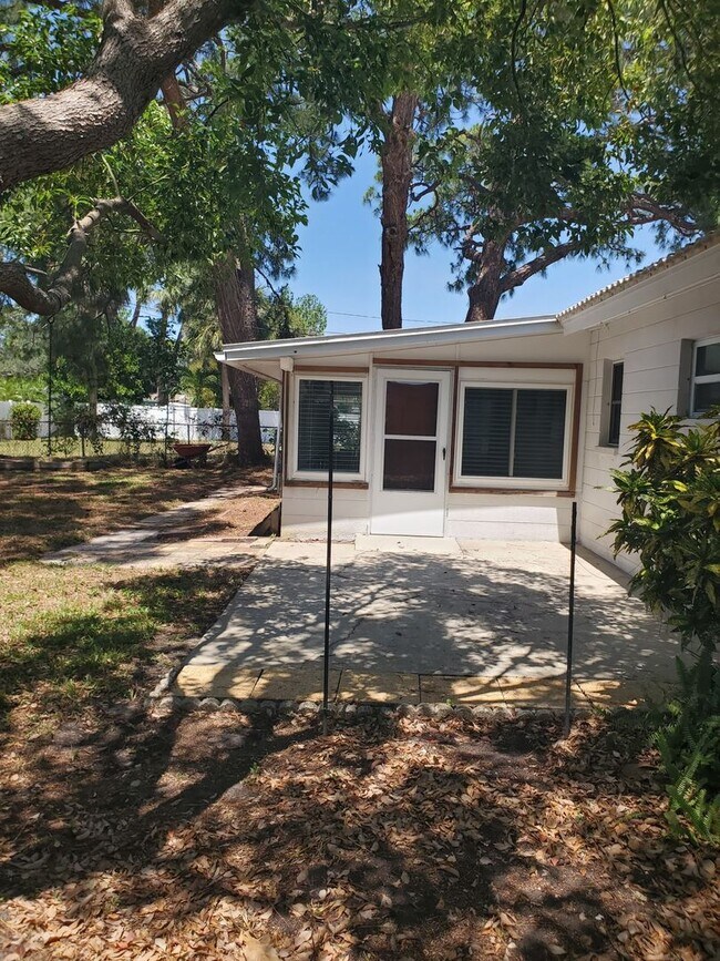 Building Photo - QUIET AND WELL MAINTAINED NEIGHBORHOOD