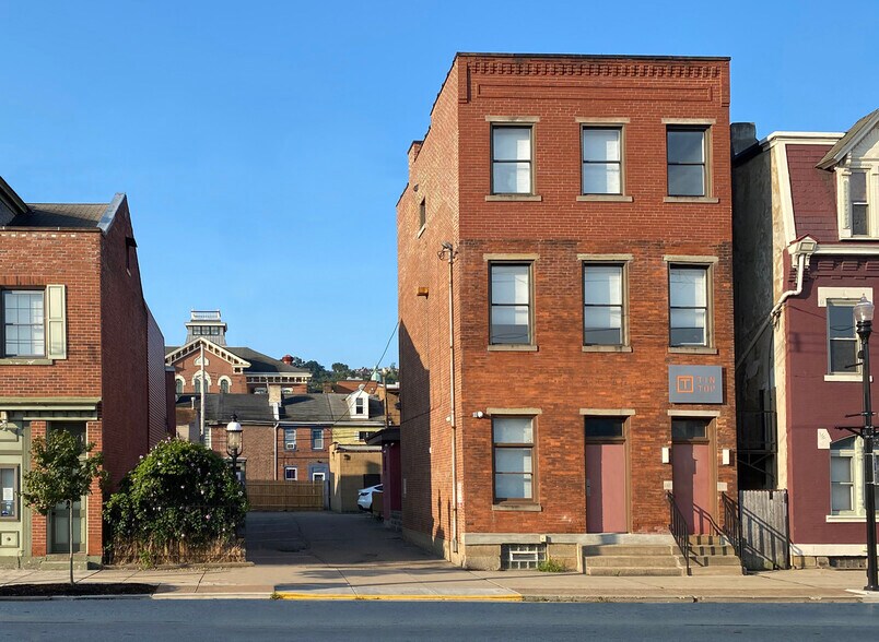 Building Exterior - 2416 E Carson St