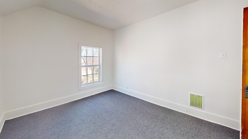 Building Photo - 109 W Ely St