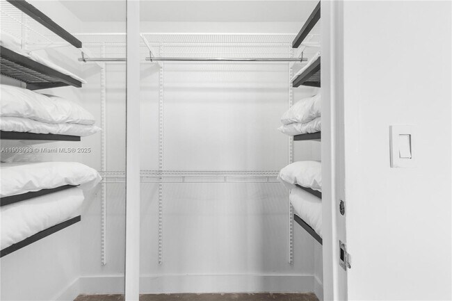 Building Photo - 4925 Collins Ave