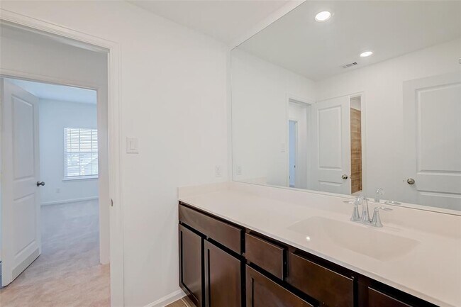 Building Photo - 2223 Rustboro Dr