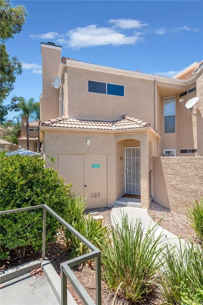 Primary Photo - 13133 Le Parc Blvd