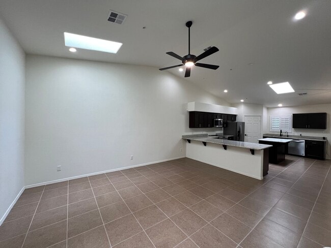 Building Photo - VERY NICE 3 BEDROOM IN DESERT SKY!