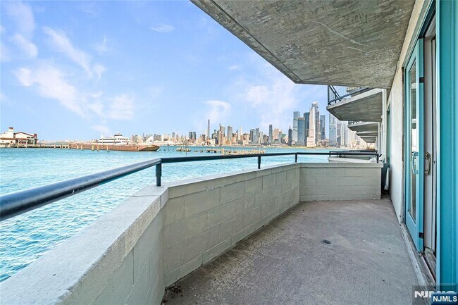Building Photo - 600 Harbor Blvd