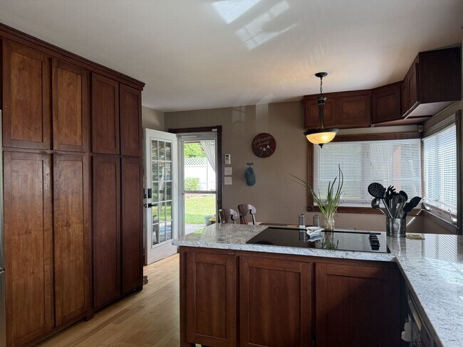 Building Photo - Adorable 2-Bedroom Cottage in Marion!