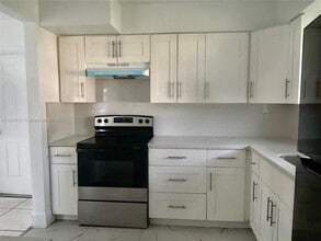 Building Photo - 3 bedroom in Hollywood FL 33020