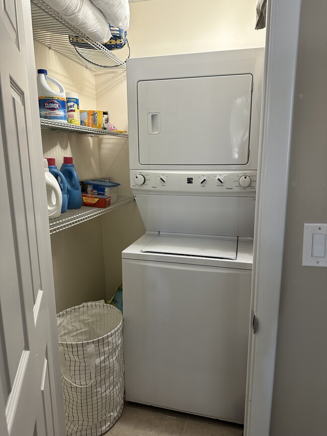 Washer/Dryer in unit - 4381 Trevi Ct