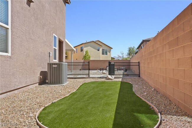 Building Photo - 9304 Golden Lad Ave