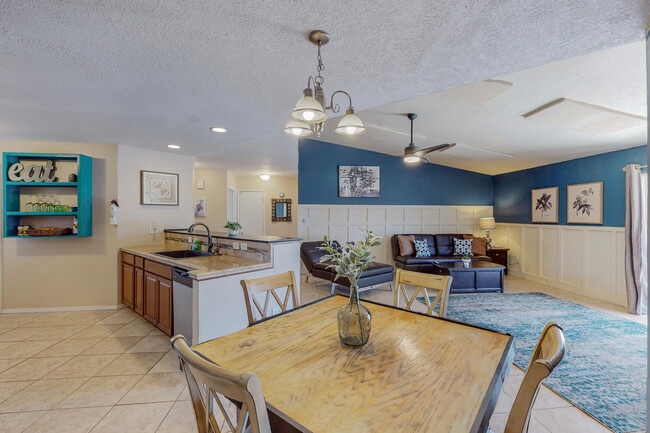 Building Photo - 3010 May Cir SE