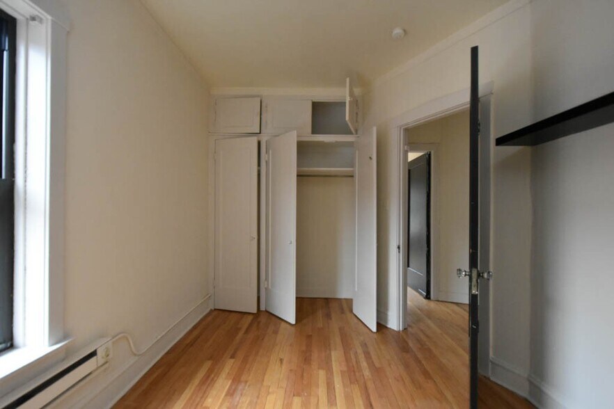 Building Photo - 805 Dempster St
