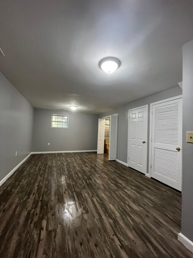 Building Photo - 4674 Mews Dr