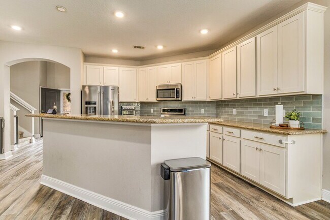 Building Photo - Bright and beautiful home in Windward Cove...